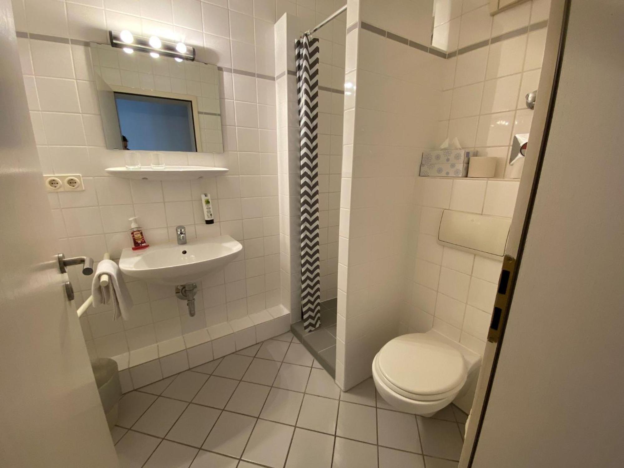 Avalon Bed & Breakfast Themen/- Nichtraucherhotel Hannover Bagian luar foto