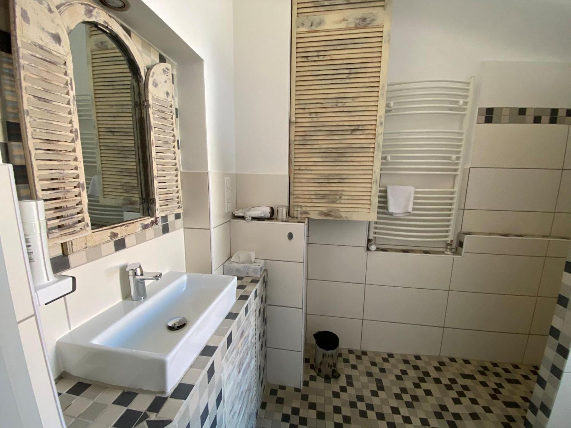 Avalon Bed & Breakfast Themen/- Nichtraucherhotel Hannover Bagian luar foto