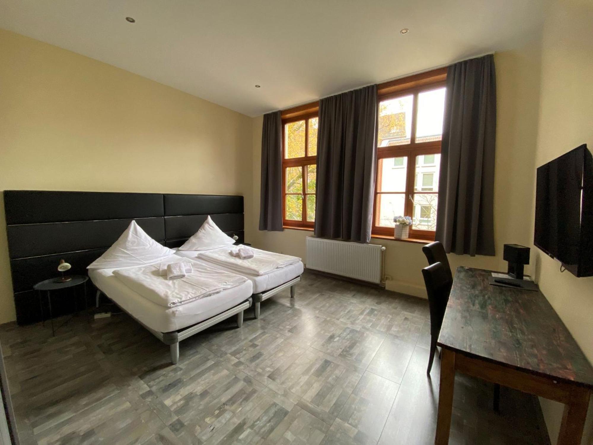 Avalon Bed & Breakfast Themen/- Nichtraucherhotel Hannover Bagian luar foto